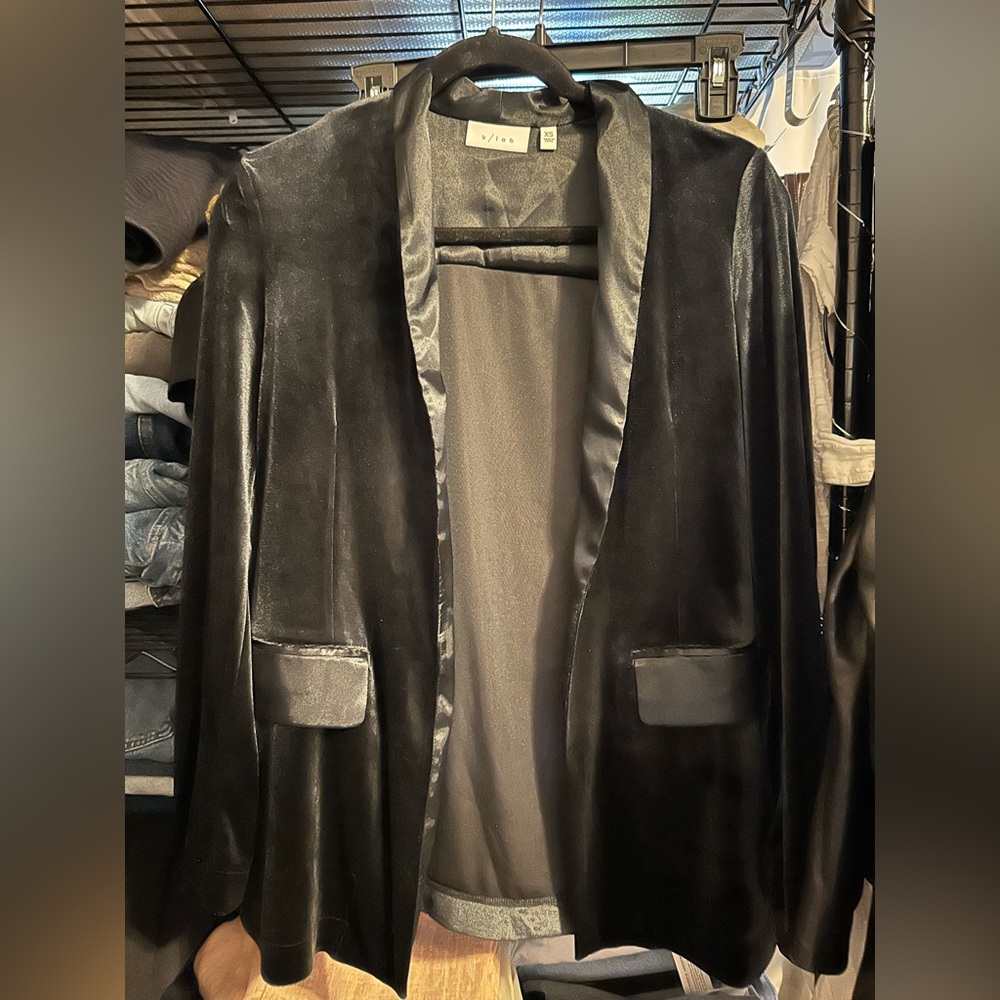 Elegant Black Velvet Blazer